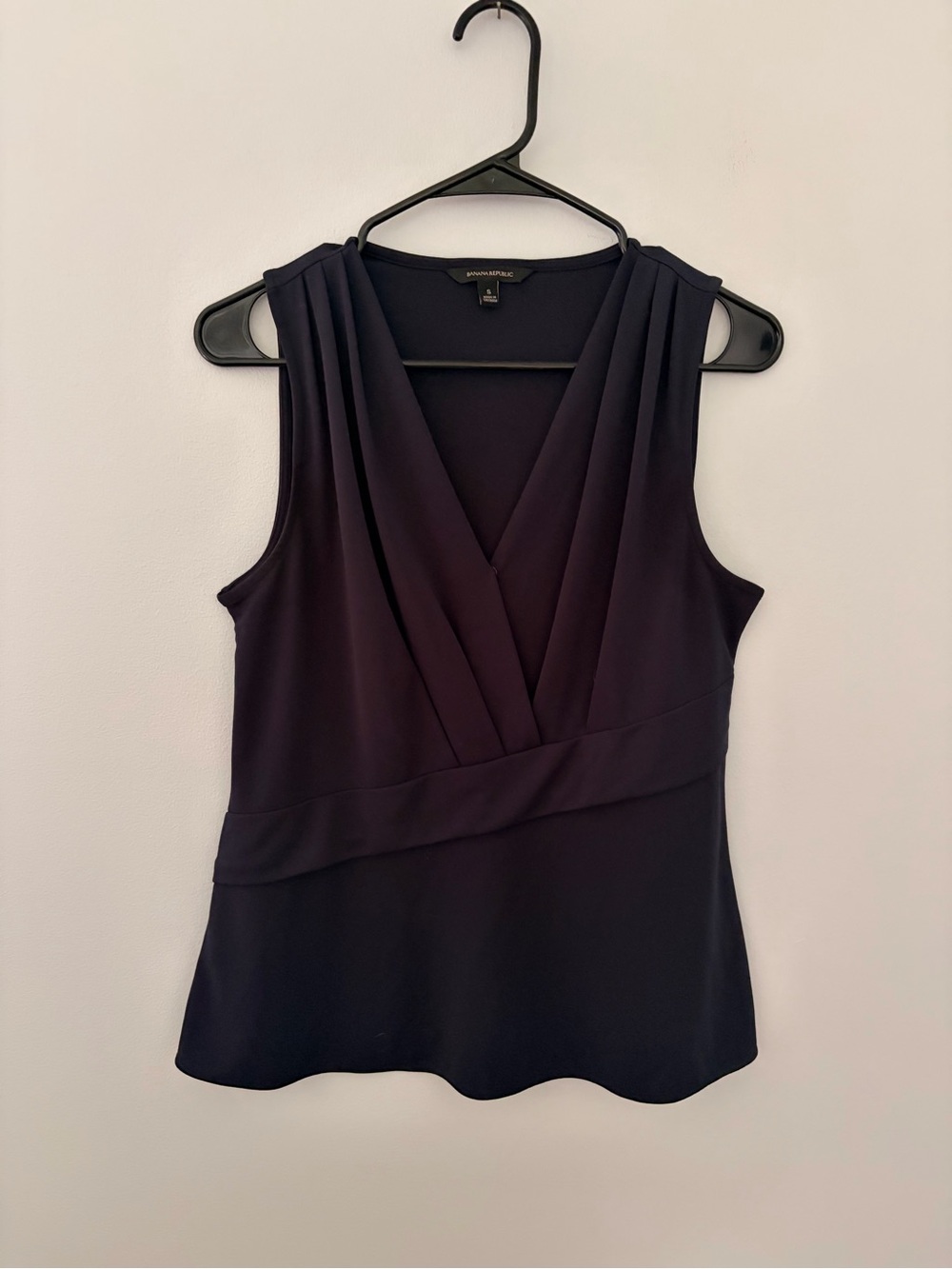 EUC Banana Republic Black Sleeveless V-Neck Wrap-Style Top